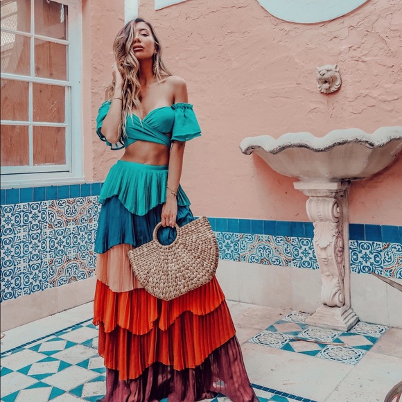 Meet your Posher, Ulia - Picture 1 of 3